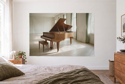 Wandtuch Klavier im hellen Saal im hellen Schlafzimmer gegenüber dem Bett, rechts eine Holzkommode – Braun und Grün