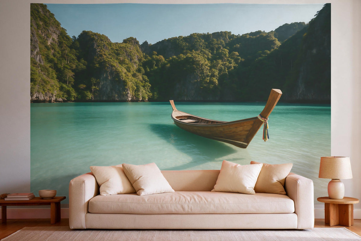 Wandtuch XXL Langboot vor Kalkfelsen als Wanddeko im hellen Wohnzimmer über dem Sofa