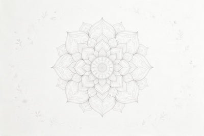 Mandala lotus aux pétales finement dessinés au centre sur blanc, tenture murale imprimée sur tissu – gris et blanc