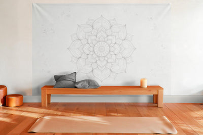 Tenture murale XXL Mandala gris et blanc en déco murale dans une salle de yoga