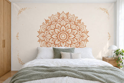 Grande tenture murale Mandala motif henné marron dans la chambre, sur tout le mur derrière le lit – tapisserie en tissu