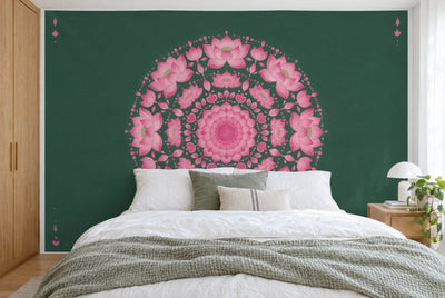 Grande tenture murale Mandala de fleurs de lotus rose dans la chambre, sur tout le mur derrière le lit – tapisserie en tissu