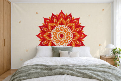 Grande tenture murale Mandala rouge et orange dans la chambre, sur tout le mur derrière le lit – tapisserie en tissu