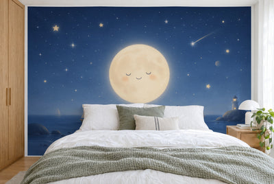 Tissu imprimé XXL : pleine lune souriante au centre, un phare à droite, étoiles sur tout le mur derrière le lit