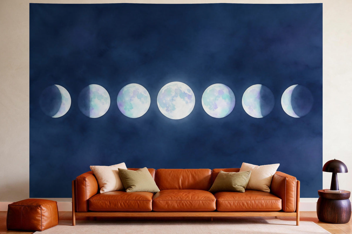 Decoración de pared en un salón acogedor sobre el sofá de cuero: tapiz de tela Fases lunares en tonos ópalo