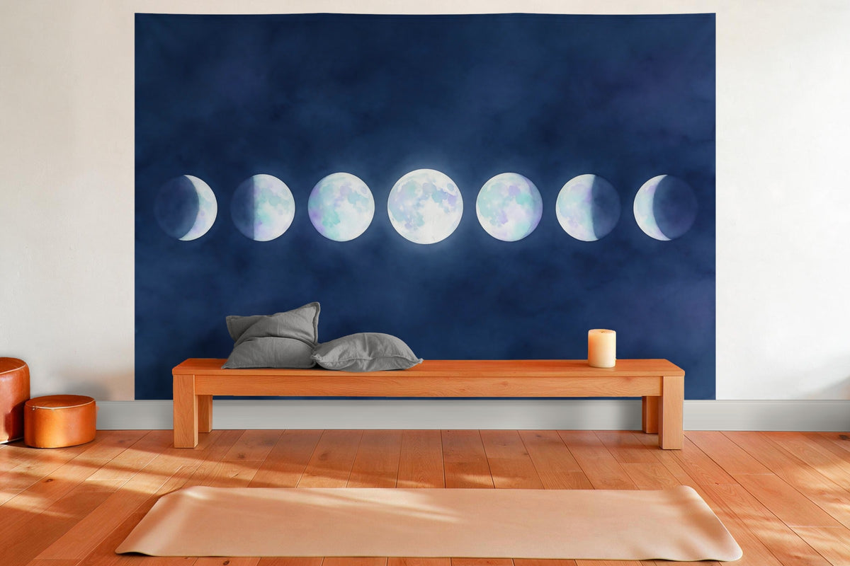 Tapiz de pared XXL Fases lunares en tonos ópalo como decoración en una sala de yoga