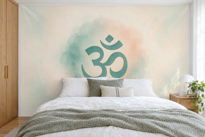 Grosses Wandtuch Om-Symbol in Aquarellkreis im Schlafzimmer wandfüllend hinter dem Bett – Wandbehang aus Stoff