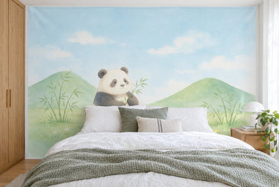 Tissu imprimé XXL : panda à l'aquarelle à gauche du centre entre bambous et collines vertes, mur entier derrière le lit