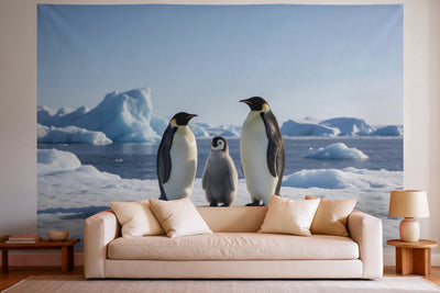 Tapiz de pared XXL Pingüinos sobre el hielo como decoración en un salón luminoso sobre el sofá