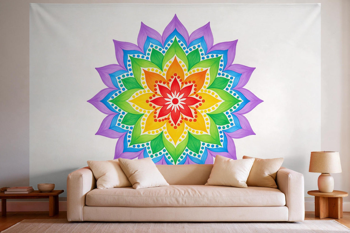 Wanddeko im hellen Wohnzimmer über dem Sofa: Wandtuch Regenbogen-Mandala auf Weiss, auf Stoff gedruckt