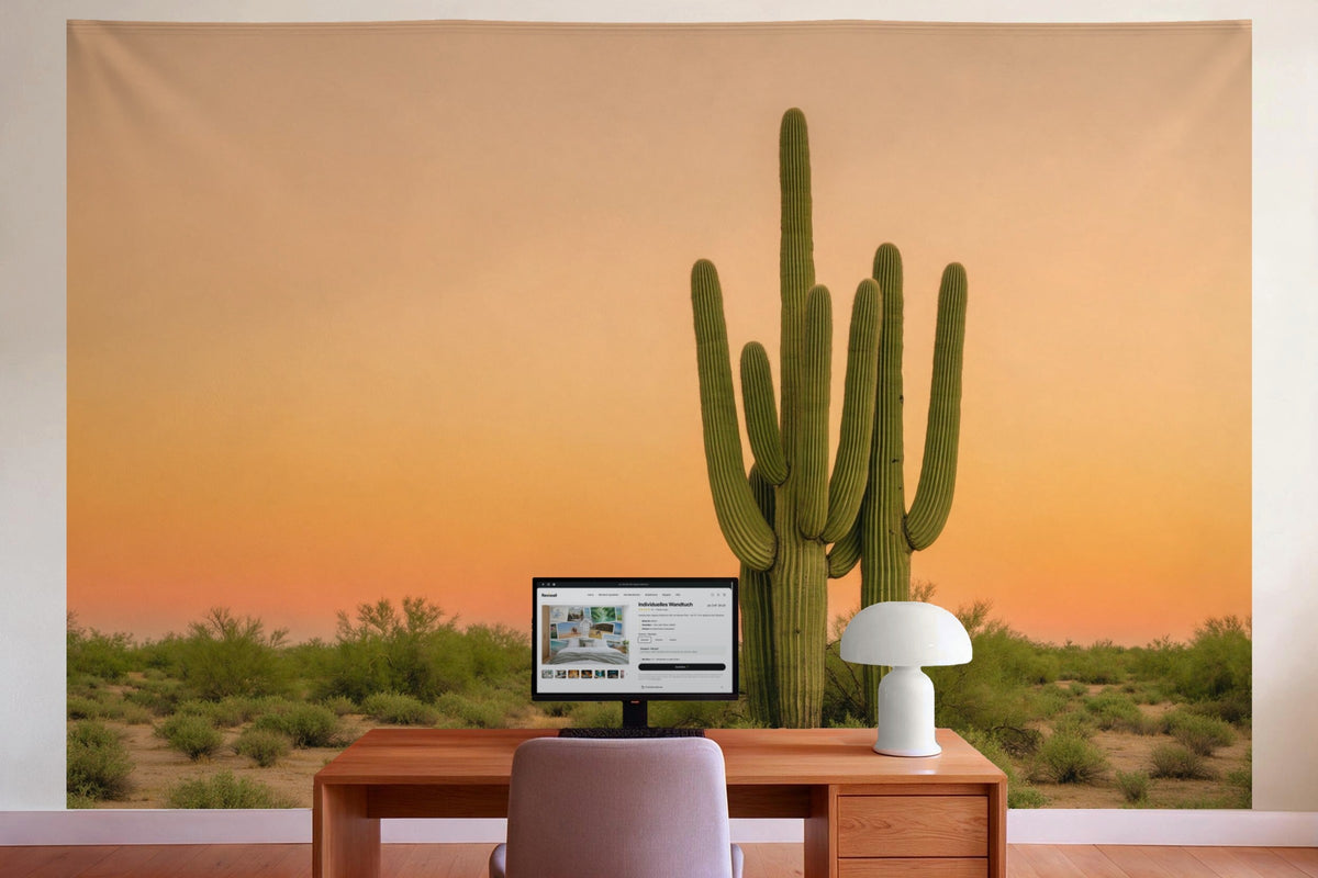 Déco murale dans le bureau derrière la table de travail : tenture murale Cactus saguaro dans le désert, imprimée sur tissu