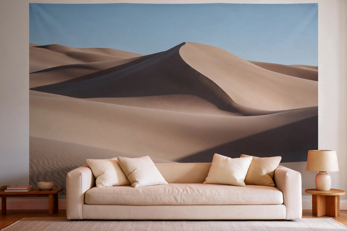 Tapiz de pared XXL Dunas de arena en el desierto como decoración en un salón luminoso sobre el sofá