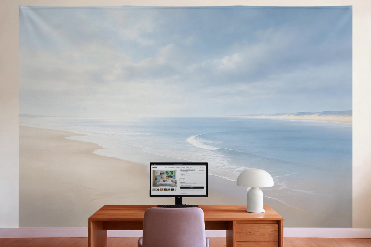 Déco murale dans le bureau derrière la table de travail : tenture murale Plage de sable sous ciel nuageux, imprimée sur tissu