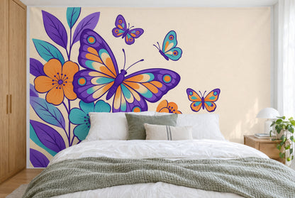 Bedruckter Stoff im XXL-Format: grosser Schmetterling links über Blüten und Blättern, wandfüllend hinter dem Bett