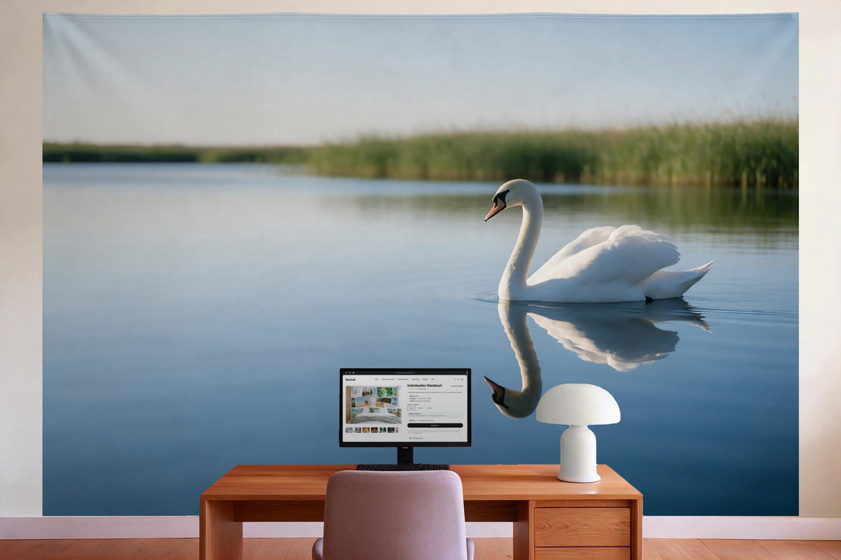 Wanddeko im Büro hinter dem Schreibtisch: Wandtuch Weisser Schwan auf stillem Wasser, auf Stoff gedruckt