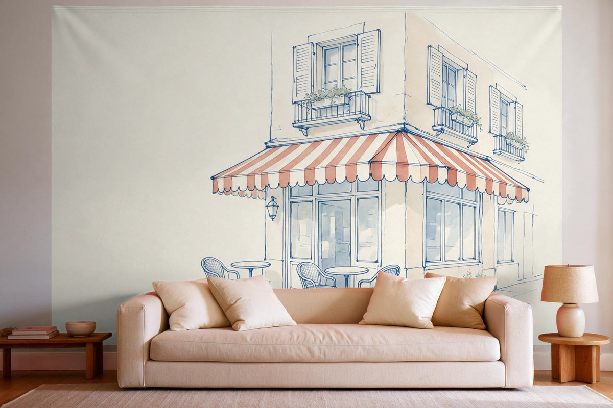 Déco murale dans un salon lumineux au-dessus du canapé : tenture murale Café-terrasse avec chaises bistrot, imprimée sur tissu