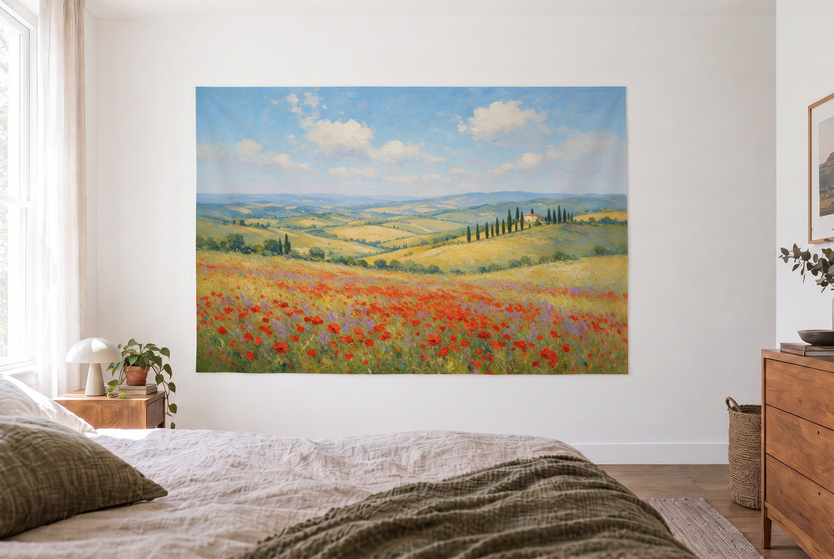 Tenture paysage de Toscane à l'huile dans une chambre claire face au lit, commode en bois à droite – rouge et jaune