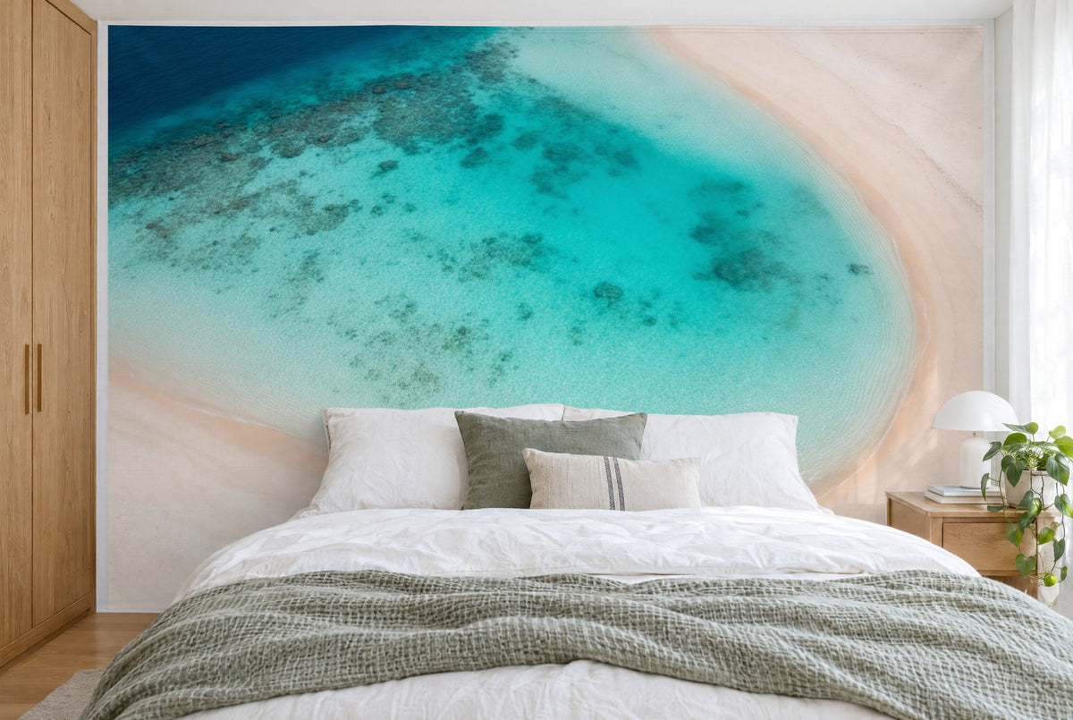 Tissu imprimé XXL : baie tropicale avec eau turquoise et sable blanc, mur entier derrière le lit