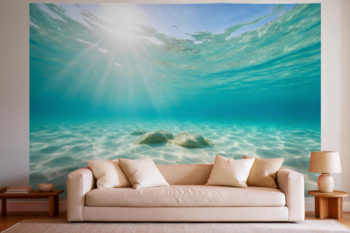Wandtuch XXL Sonnenstrahlen unter Wasser als Wanddeko im hellen Wohnzimmer über dem Sofa