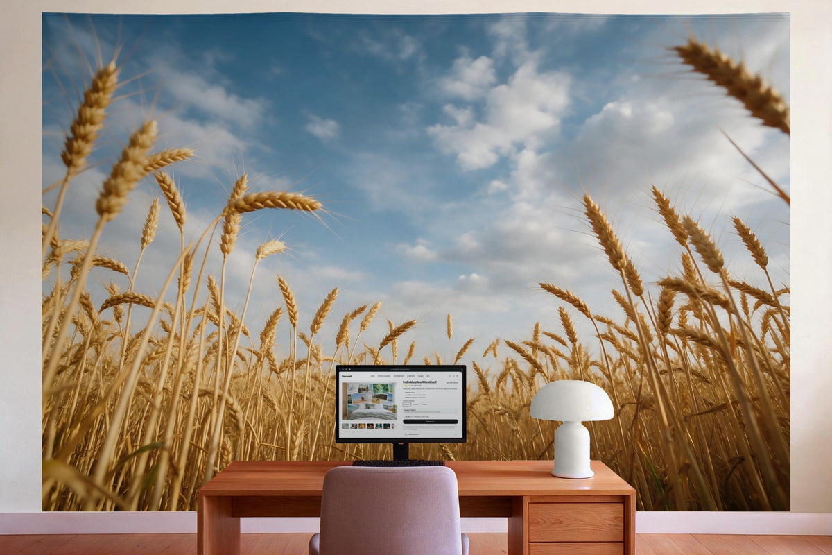 Decoración de pared en la oficina detrás del escritorio: tapiz de tela Campo de trigo bajo cielo nublado