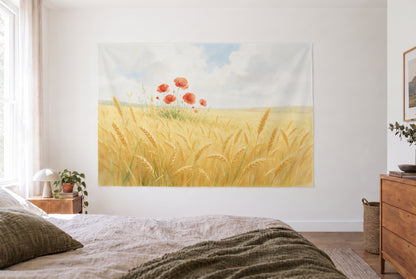Wandtuch Weizenfeld mit Klatschmohn am Feldrain im hellen Schlafzimmer gegenüber dem Bett, rechts Holzkommode – Gelb und Rot