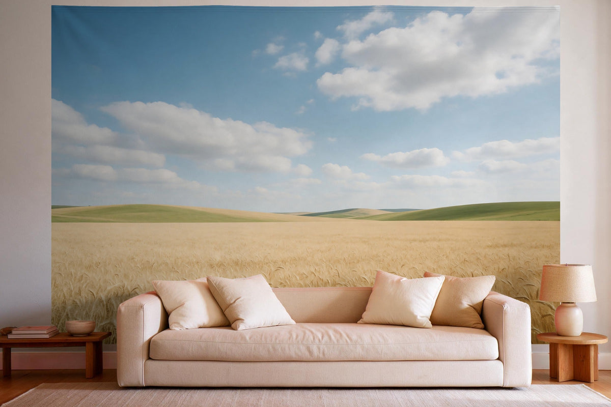 Tapiz de pared XXL Campo de trigo bajo cielo azul con nubes como decoración en un salón luminoso sobre el sofá