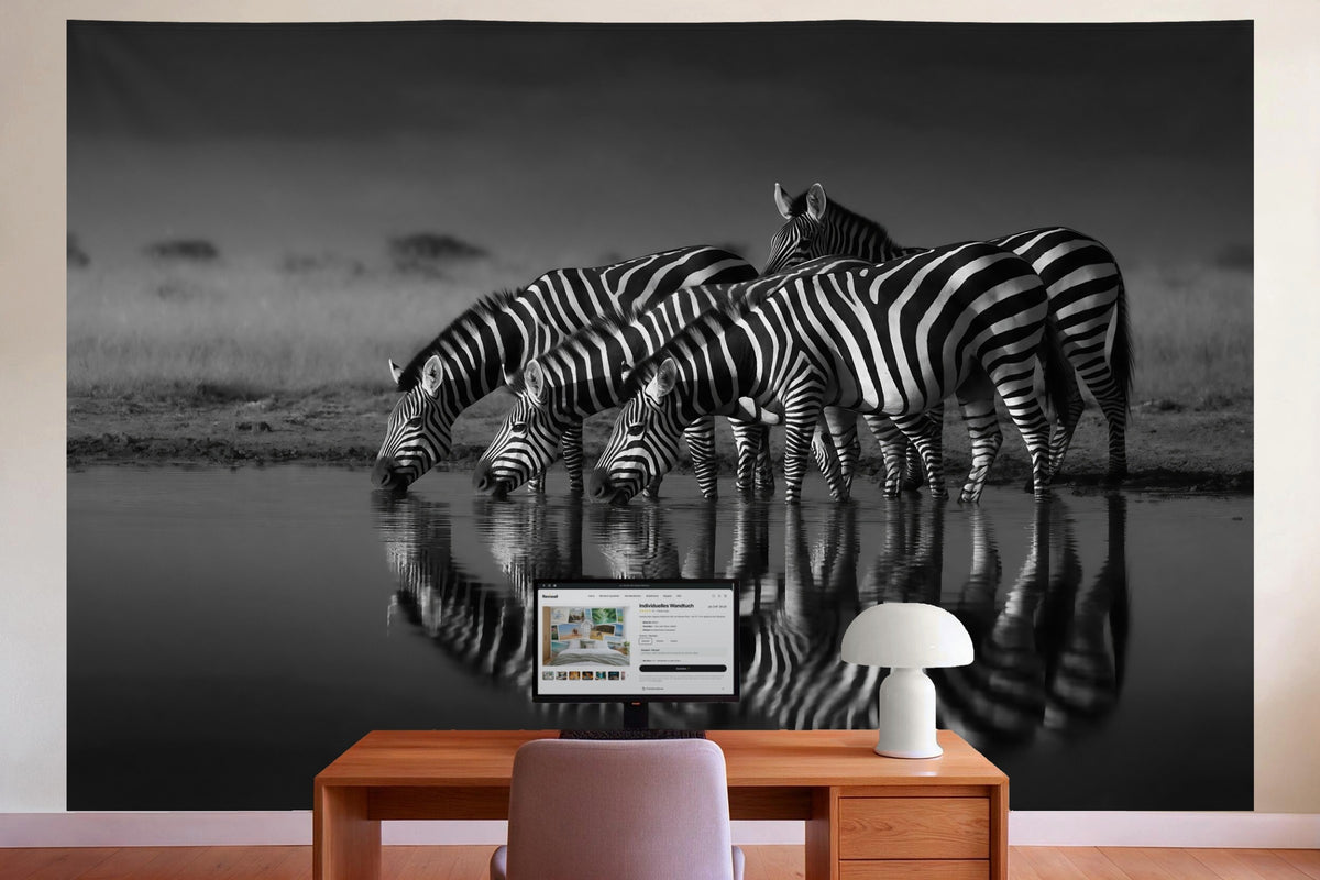 Wanddeko im Büro hinter dem Schreibtisch: Wandtuch Zebras in Schwarz-Weiss, auf Stoff gedruckt