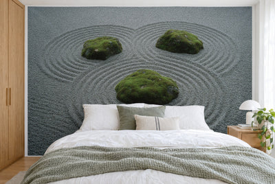 Grande tenture murale Jardin zen au gravier ratissé dans la chambre, sur tout le mur derrière le lit – tapisserie en tissu
