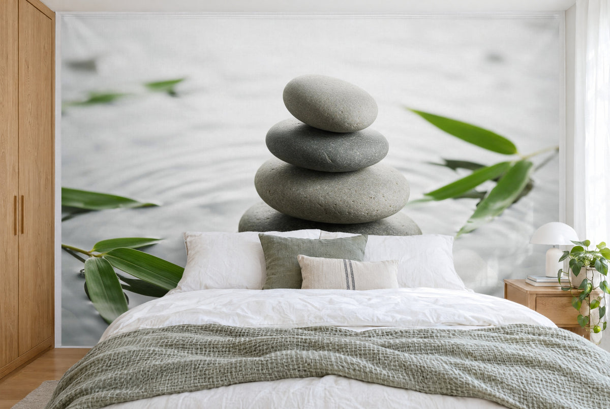 Grande tenture murale Pierres zen et bambou dans la chambre, sur tout le mur derrière le lit – tapisserie en tissu