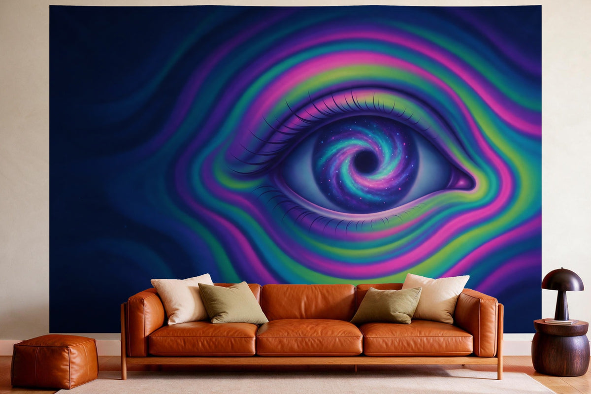 Wandtuch XXL Kosmisches Auge im Psychedelic-Stil als Wanddeko im gemütlichen Wohnzimmer über dem Ledersofa