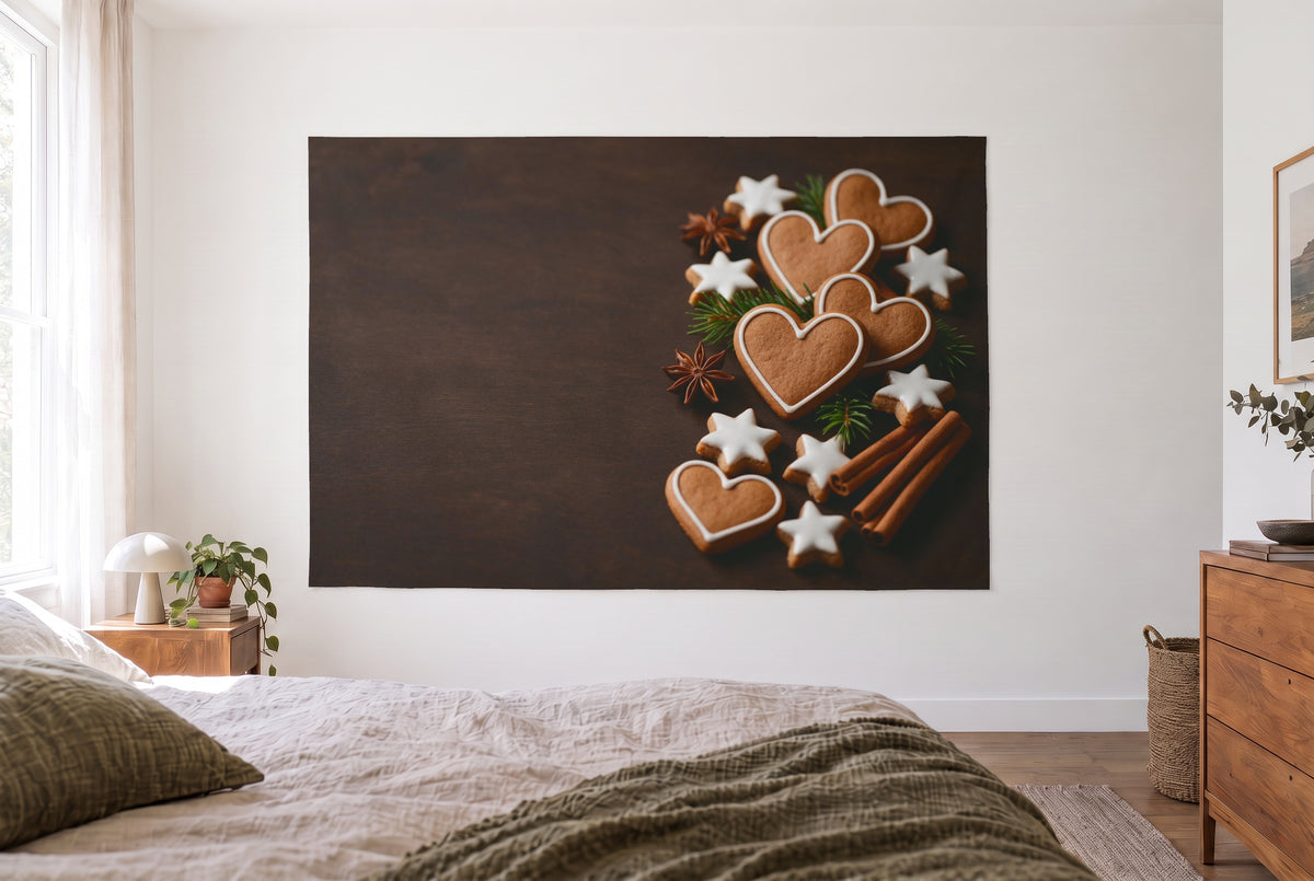 Tenture pains d'épices et étoiles cannelle de Noël dans la chambre claire face au lit, commode en bois à droite