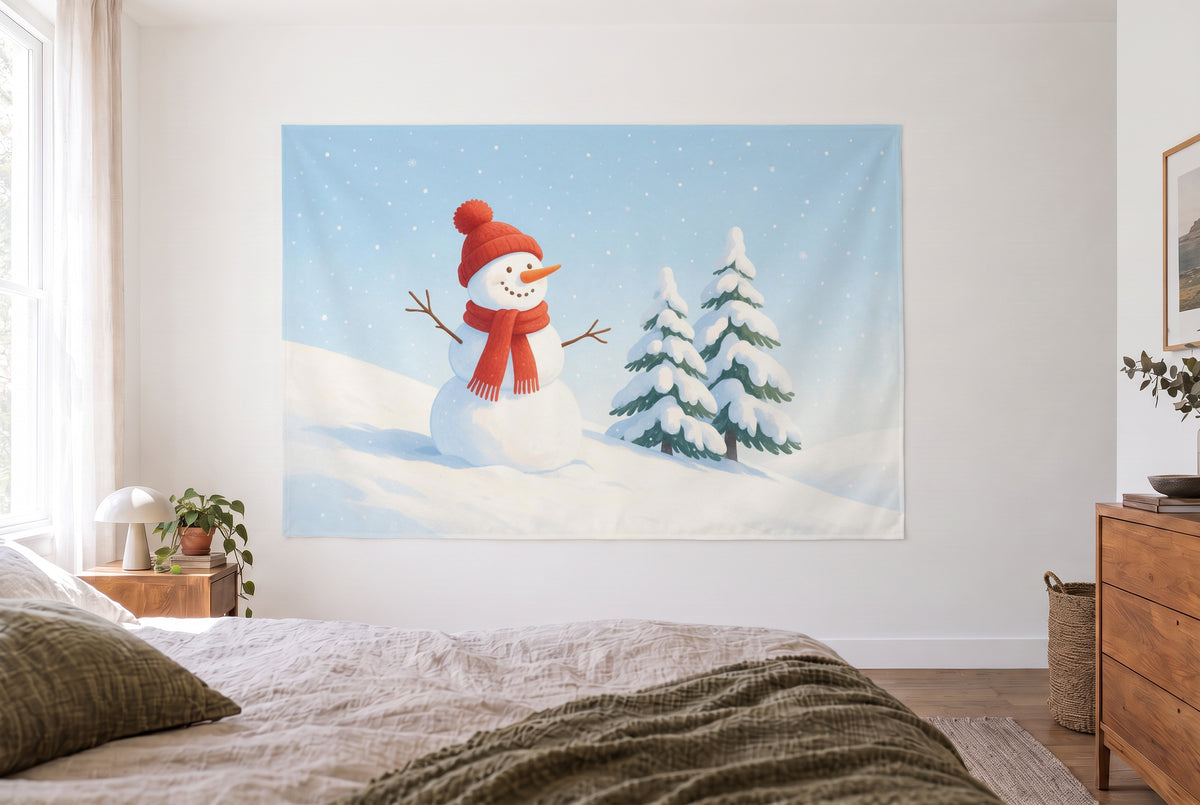 Wandtuch Schneemann mit rotem Schal im hellen Schlafzimmer gegenüber dem Bett, rechts eine Holzkommode – Weiss Rot Hellblau